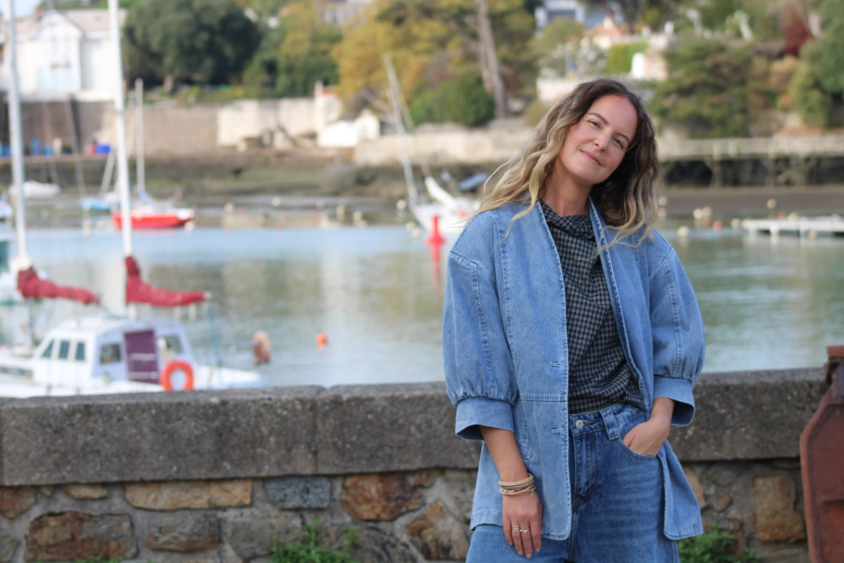 Veste en jean sur le port de Pornic — Les Demoiselles